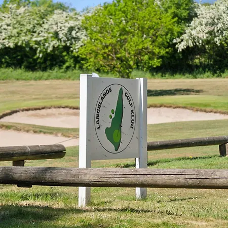 Golf In Thatched House Near Langeland Ferienhaus