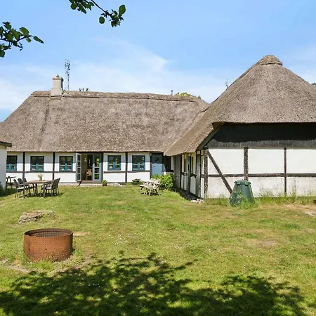 Golf In Thatched House Near Langeland *
